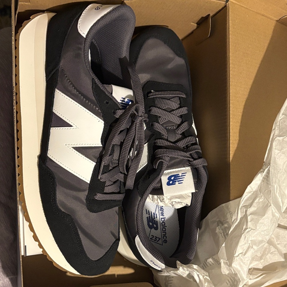 New Balance Black and White Athletic Shoes- NIB- Men 11.5/Women 13